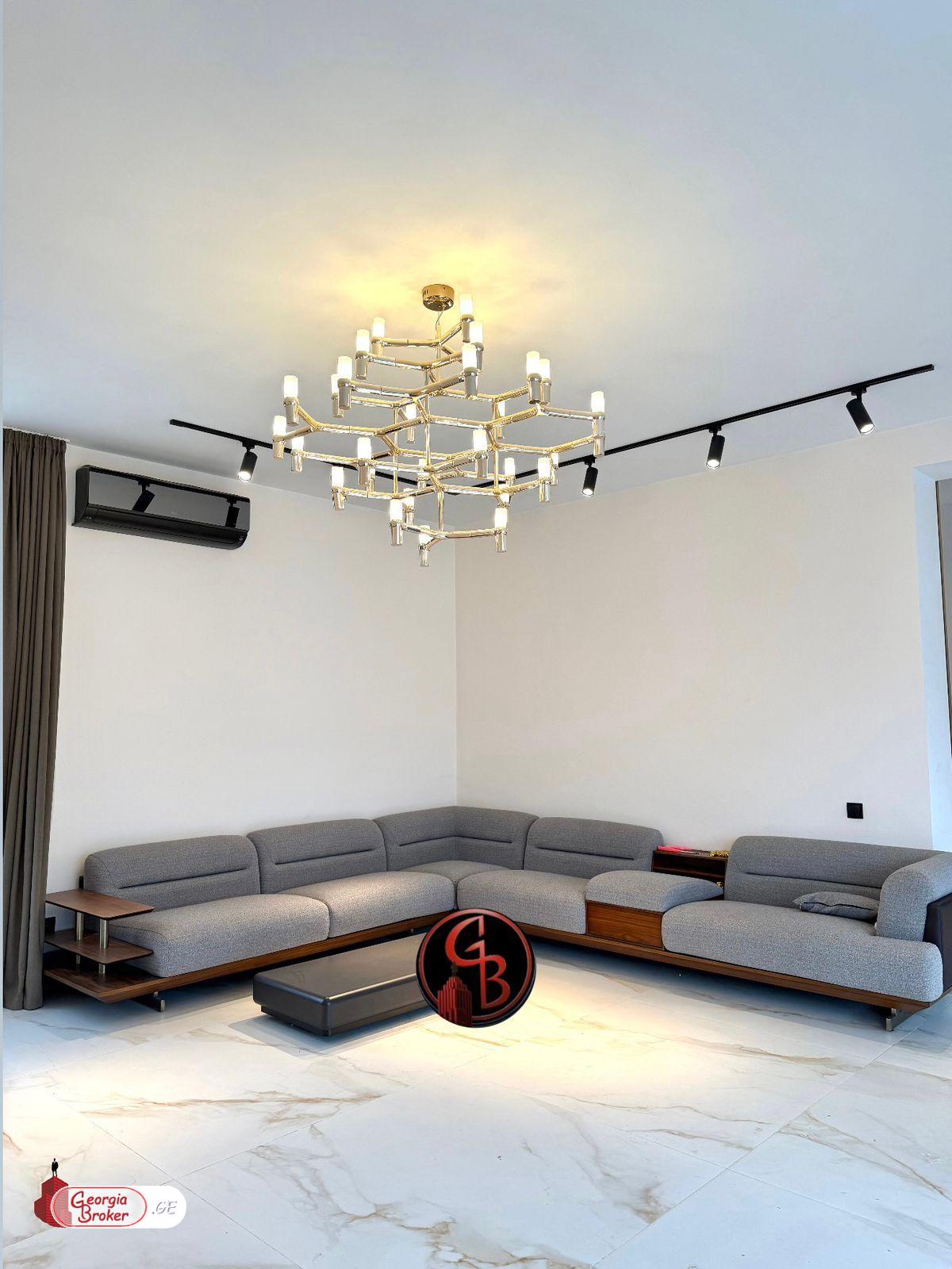 იყიდება ახალი გარემონტებული 7 ოთახიანი სახლი